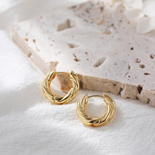 Load image into Gallery viewer, Twisted Huggie Earring
