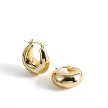 Load image into Gallery viewer, Crescent Moon Gold Earring