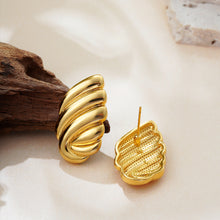 Load image into Gallery viewer, Wings Gold Earring