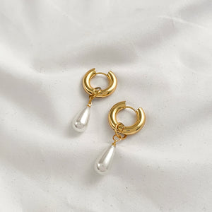 Teardrops Pearl Earring