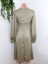 Load image into Gallery viewer, Long Sleeves Formal Midi Dress Green