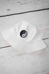 Yin Yang Print Bucket Hat White